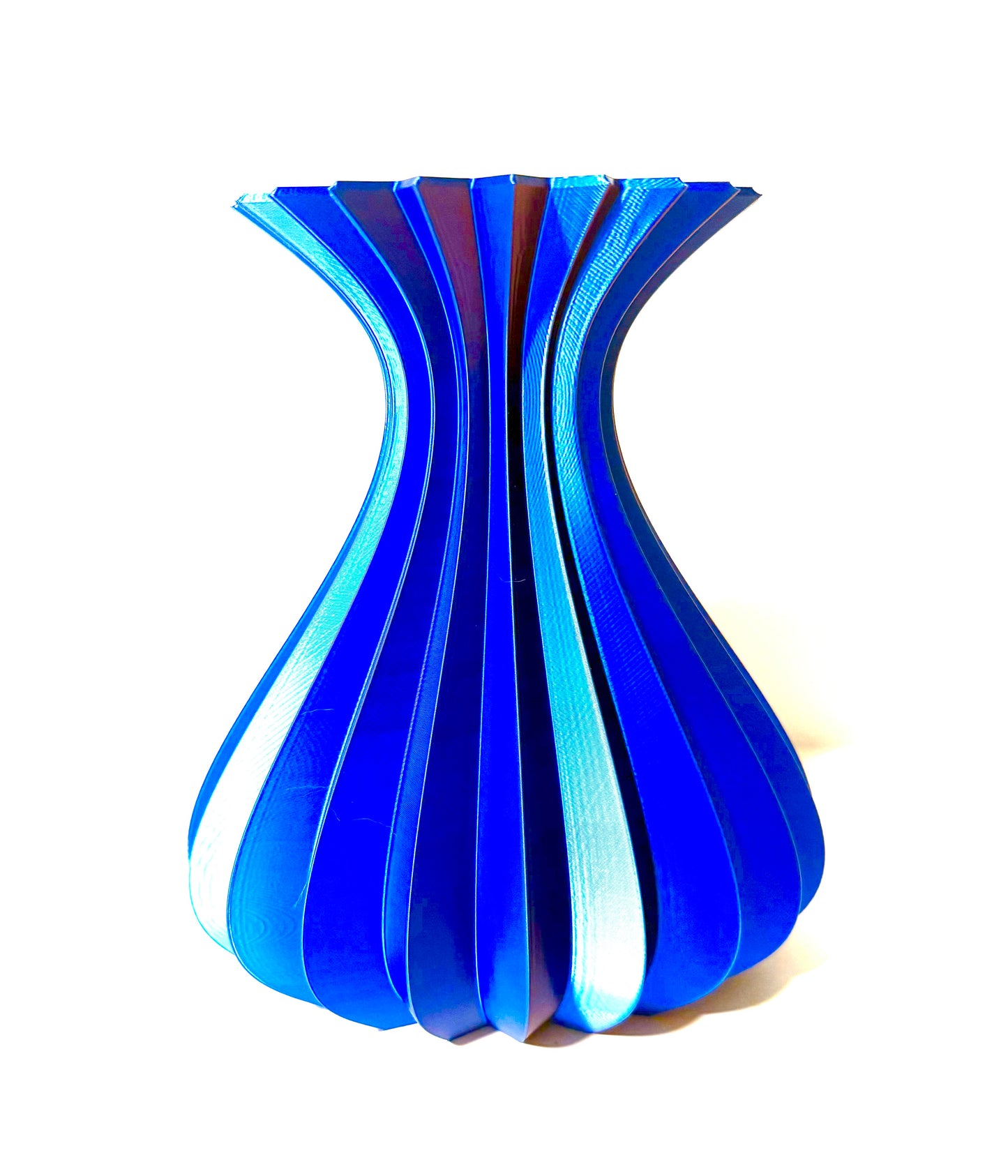 Dual-Colored Morphing 3D Printed Vase With Vibrant Colors