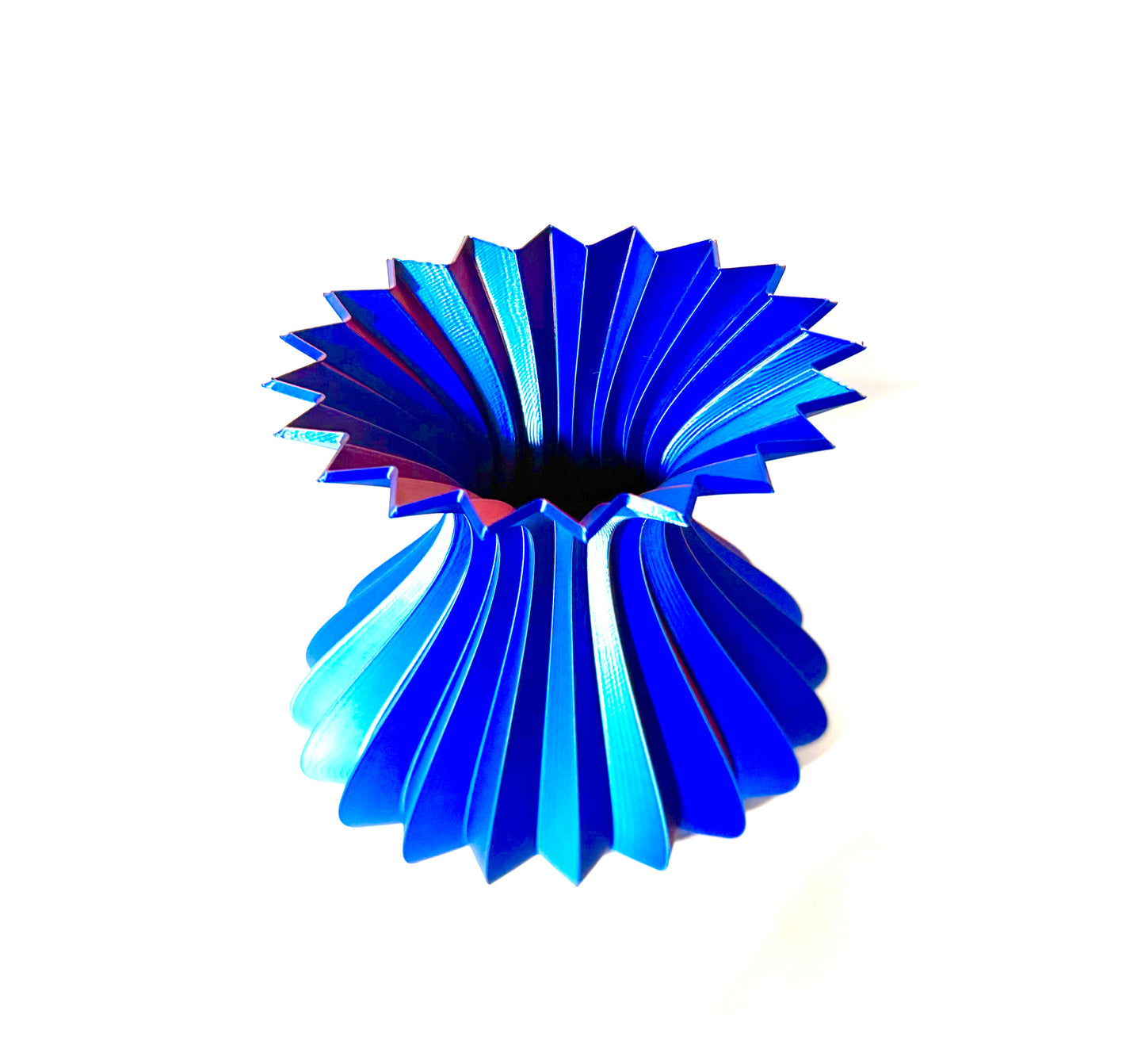 Dual-Colored Morphing 3D Printed Vase With Vibrant Colors